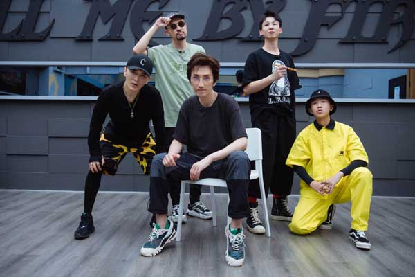 《披荆斩棘的哥哥》张晋李承铉正面对决,陈小春首当主持人开启听力测试(图5) 《披荆斩棘的哥哥》张晋李承铉正面对决,陈小春首当主持人开启听力测试(图5)