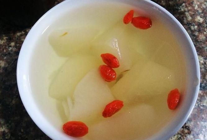 冰糖雪梨的水有用还是雪梨