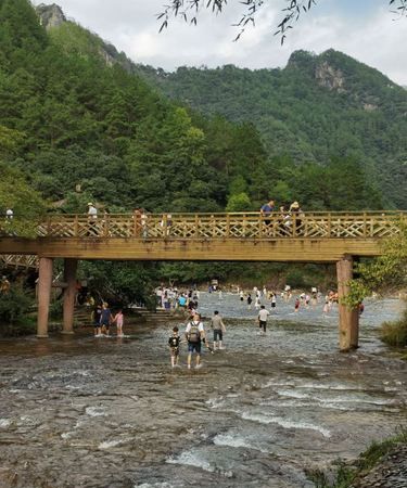 白水洋桃花节要门票吗