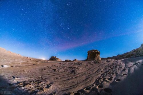 海子的诗歌风格和特色(海子的诗歌作品)-第1张图片-