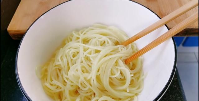 凉面怎么做好吃,凉面怎么做好吃又简单?图8