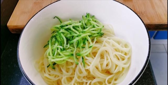 凉面怎么做好吃,凉面怎么做好吃又简单?图9