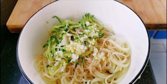 凉面怎么做好吃,凉面怎么做好吃又简单?图11