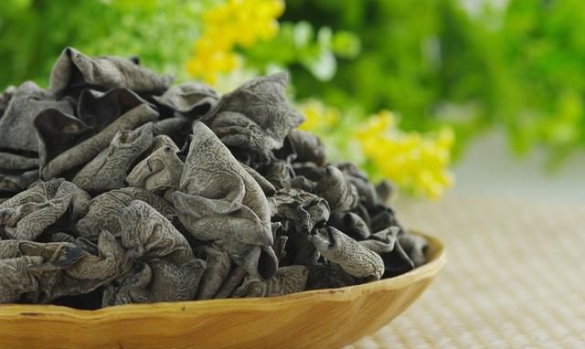 木耳煮几分钟能熟,木耳要焯水几分钟才熟?图4