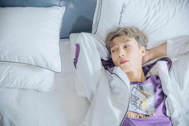 心中的自己李萌（李萌发行新歌我不想和你一样）(2)