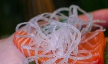 三文鱼刺身需不需要洗,三文鱼要洗一下吗图5