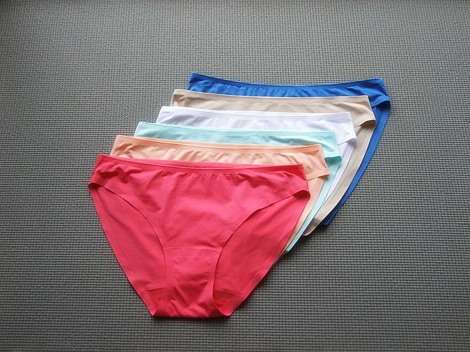 平角裤和三角内裤优缺点(丁字裤虽性感却暗藏)