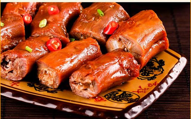 正宗久久鸭脖的卤制方法(教你做鸭脖最正宗的卤制方法)(1)