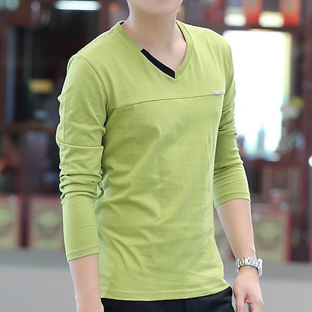 男生短袖t恤穿搭v领(男士V领T恤穿出帅气脸型)(13)