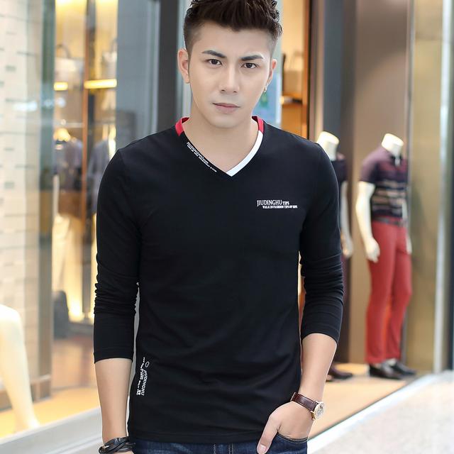 男生短袖t恤穿搭v领(男士V领T恤穿出帅气脸型)(12)