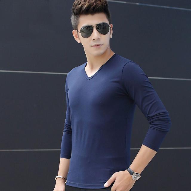 男生短袖t恤穿搭v领(男士V领T恤穿出帅气脸型)(8)