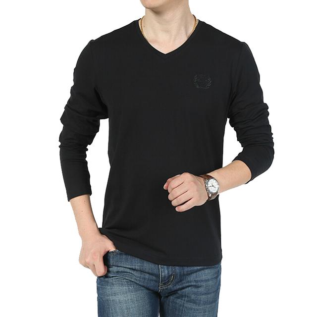 男生短袖t恤穿搭v领(男士V领T恤穿出帅气脸型)(11)