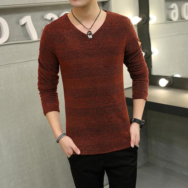 男生短袖t恤穿搭v领(男士V领T恤穿出帅气脸型)(5)