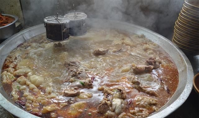 牛肉煲汤怎么做好吃，牛肉汤怎么做好吃？图1