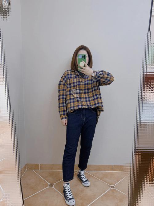 格子衬衫搭配什么裤子(格子衬衫搭配什么裤子好看)