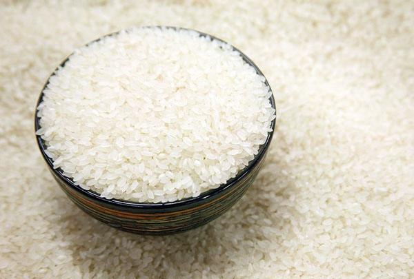 大米里白色的虫子是蛆,米饭有白色虫子怎么办图2