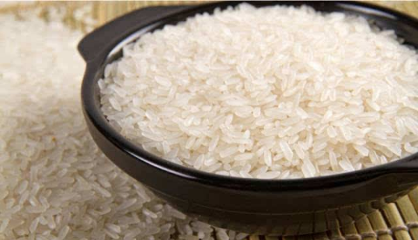 大米里白色的虫子是蛆,米饭有白色虫子怎么办图1