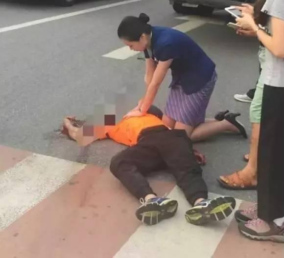 人工呼吸正确做法吹气还是吸气（是向着患者口中吹气还是吸气）(3)