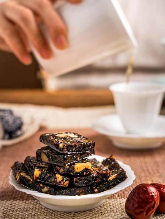 吃阿胶能喝茶叶水,阿胶糕适合什么人群食用图4