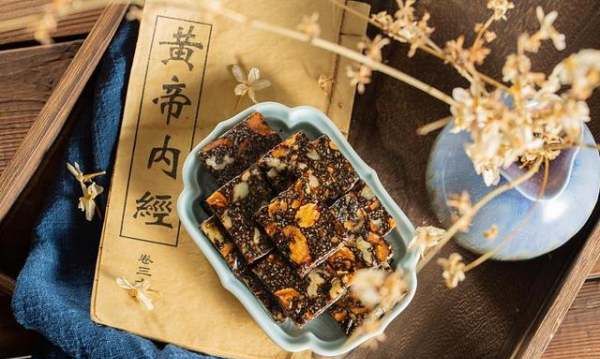 吃阿胶能喝茶叶水,阿胶糕适合什么人群食用图3