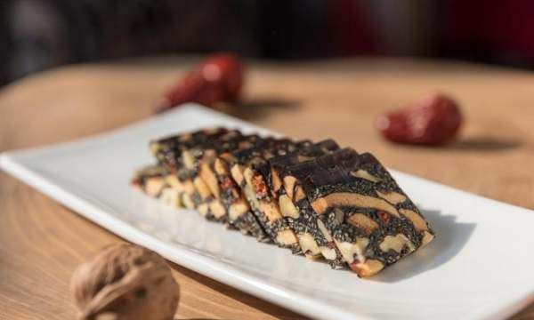 吃阿胶能喝茶叶水,阿胶糕适合什么人群食用图2