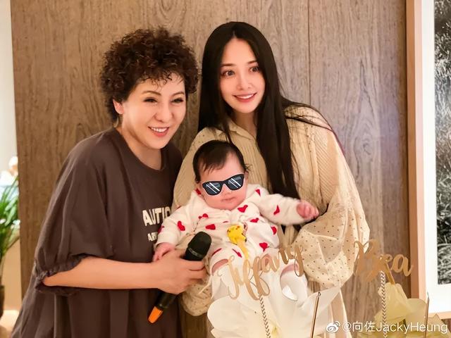 向太称郭碧婷答应生三个孩子（向太承认郭碧婷怀二胎）(13)