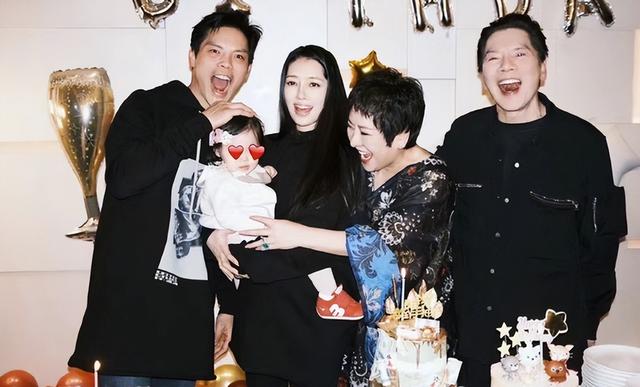 向太称郭碧婷答应生三个孩子（向太承认郭碧婷怀二胎）(9)