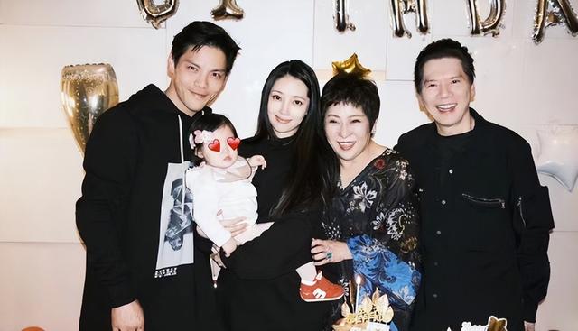 向太称郭碧婷答应生三个孩子（向太承认郭碧婷怀二胎）(10)