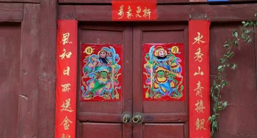 贴春联的由来和寓意50字以内