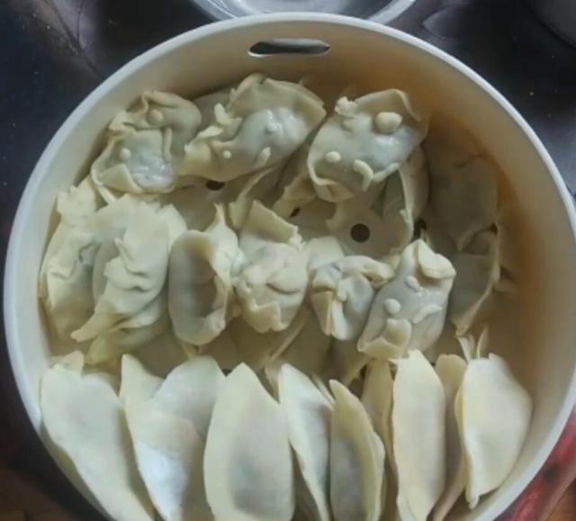教你12种饺子的花式包法（饺子的简单包法）(4)
