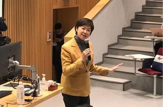 敬一丹与老公关系（家庭事业两不误）(1)