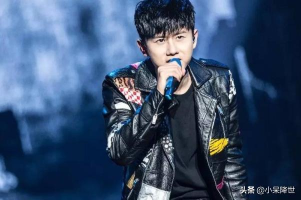 月亮之上张杰时光音乐会（时光音乐会张杰mixpop版的月亮之上）(3)