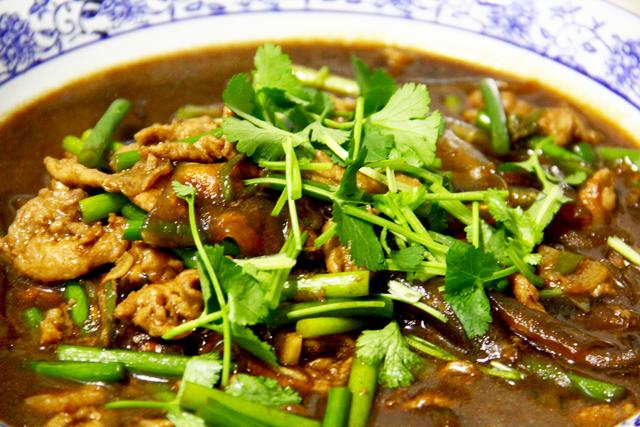 粉皮靠肉 最正宗的做法(粉皮靠肉好吃得停不下来)(1)