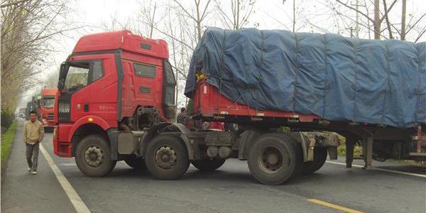 半挂车倒车技巧与步骤详解(半挂车新手司机绝对要看)(2)