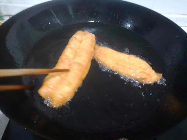 家庭自制油条小窍门(家庭快速做油条)(10)