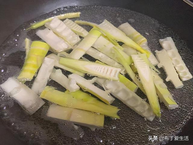 油焖笋的做法详细步骤窍门(冬季吃笋正当时)(4)