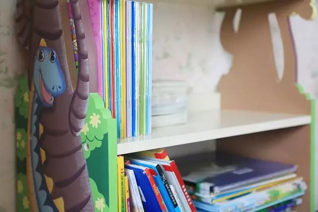 简易阅读书架(用这样一个漂亮的小书架)(15)