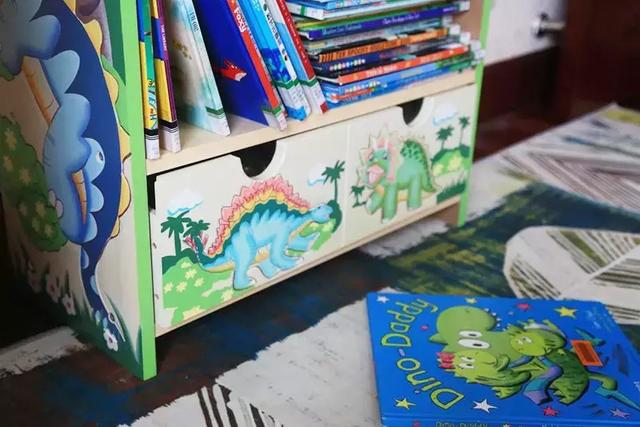 简易阅读书架(用这样一个漂亮的小书架)(16)