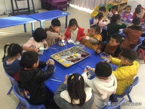 幼儿园数学教案《水果转转转》(屈老师大班数学教案分水果)(1)
