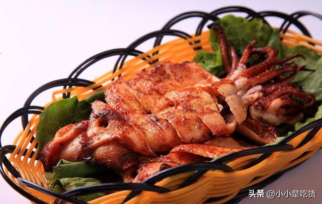 鱿鱼怎么处理又干净又不腥(正确处理鱿鱼的方法)(1)