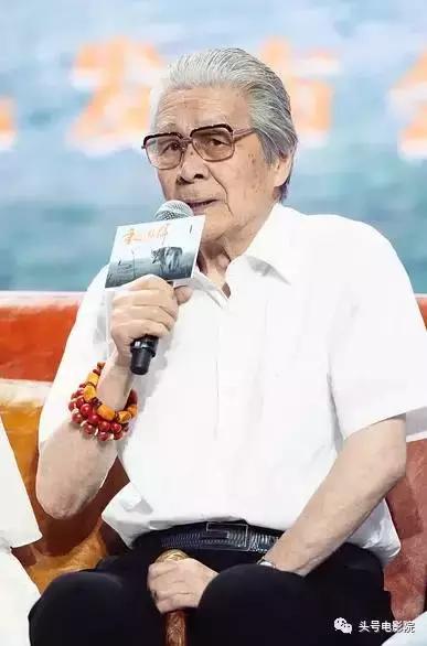 被狼王养大的孩子故事（美女画家收养狼王遗孤）(3)