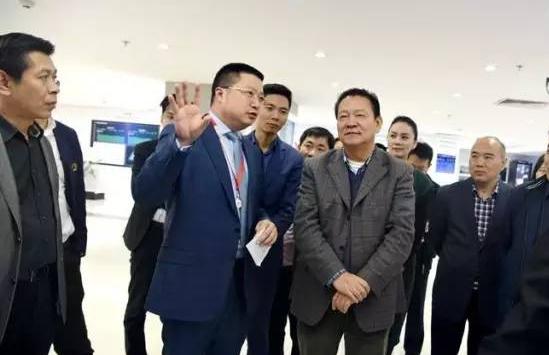 为什么任正非的子女不随父姓(任正非三个子女个个都表现不俗)(3)