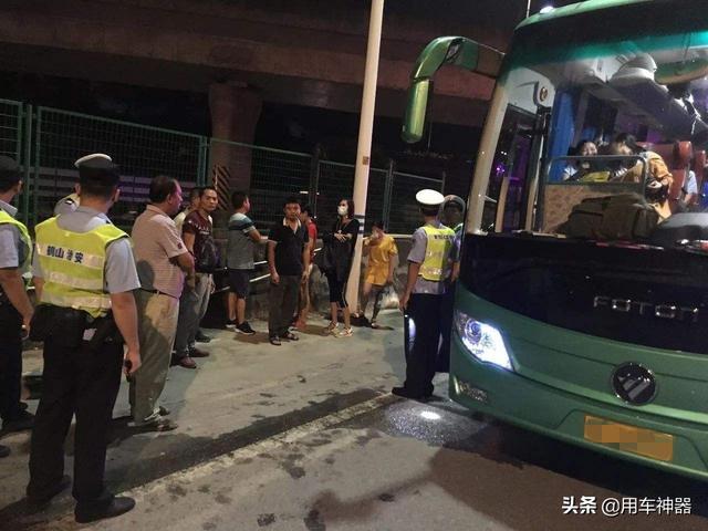 大巴车途中自燃如何处置(为什么大客车自燃总会造成重大伤亡)(6)