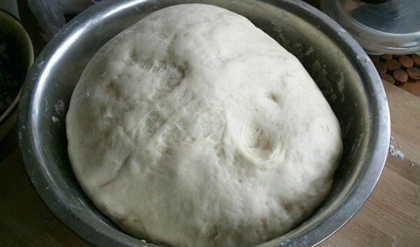 馒头没发起来怎么补救,加点酵母重新和面(静置半小时)
