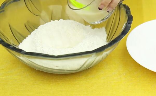 馒头没发起来怎么补救,加点酵母重新和面(静置半小时)