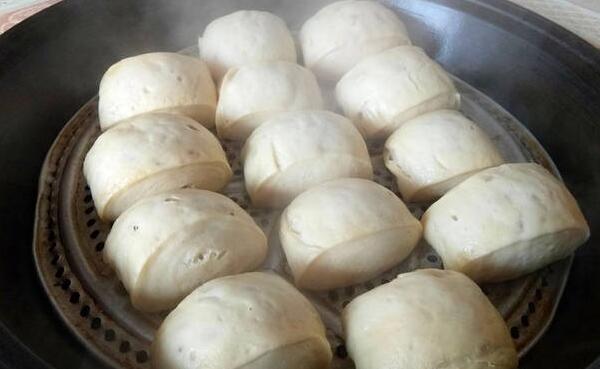 馒头没发起来怎么补救,加点酵母重新和面(静置半小时)