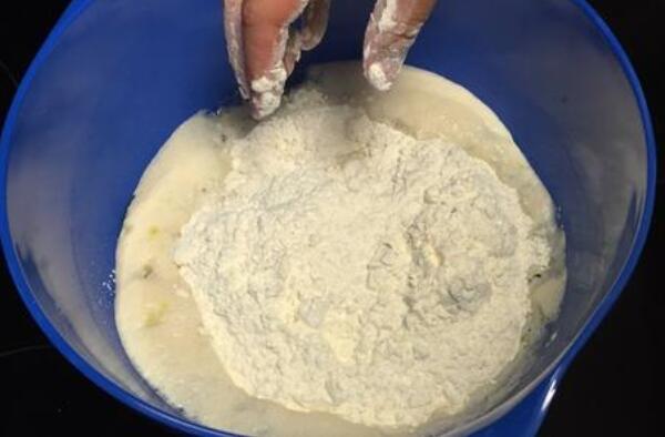 馒头没发起来怎么补救,加点酵母重新和面(静置半小时)