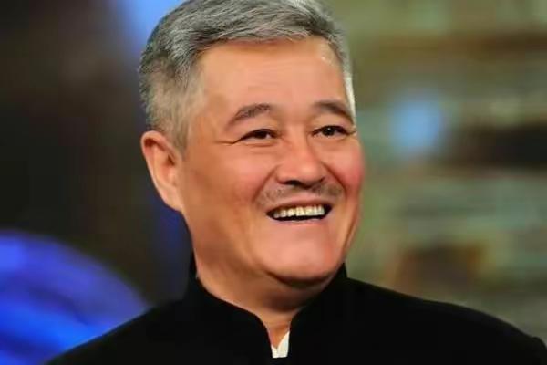 王小利跟赵本山现在是什么关系(王小利停车上热搜)(2)