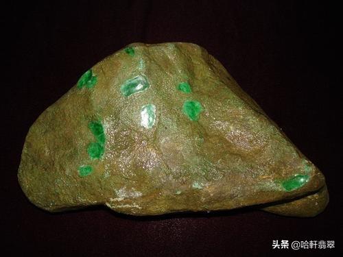 翡翠的原石毛料是什么（翡翠毛料原石是行家与行家的交易）(4)