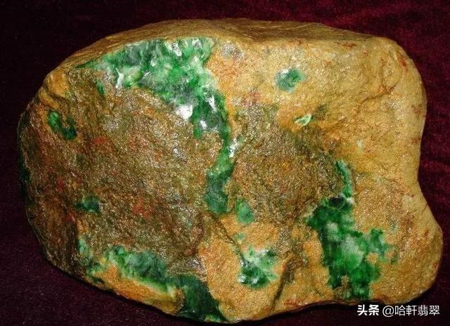 翡翠的原石毛料是什么（翡翠毛料原石是行家与行家的交易）(1)